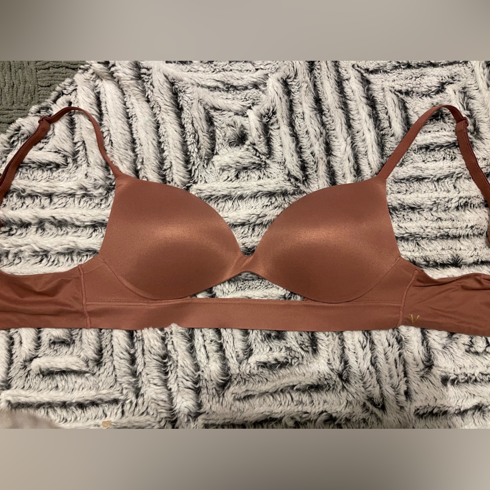 Victorias Secret wireless push up bra